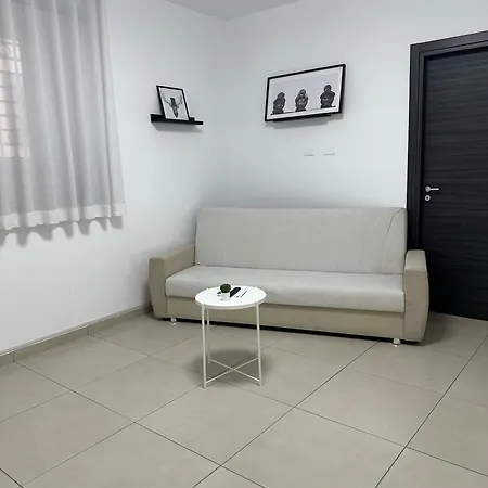 La Claudette Apartment *